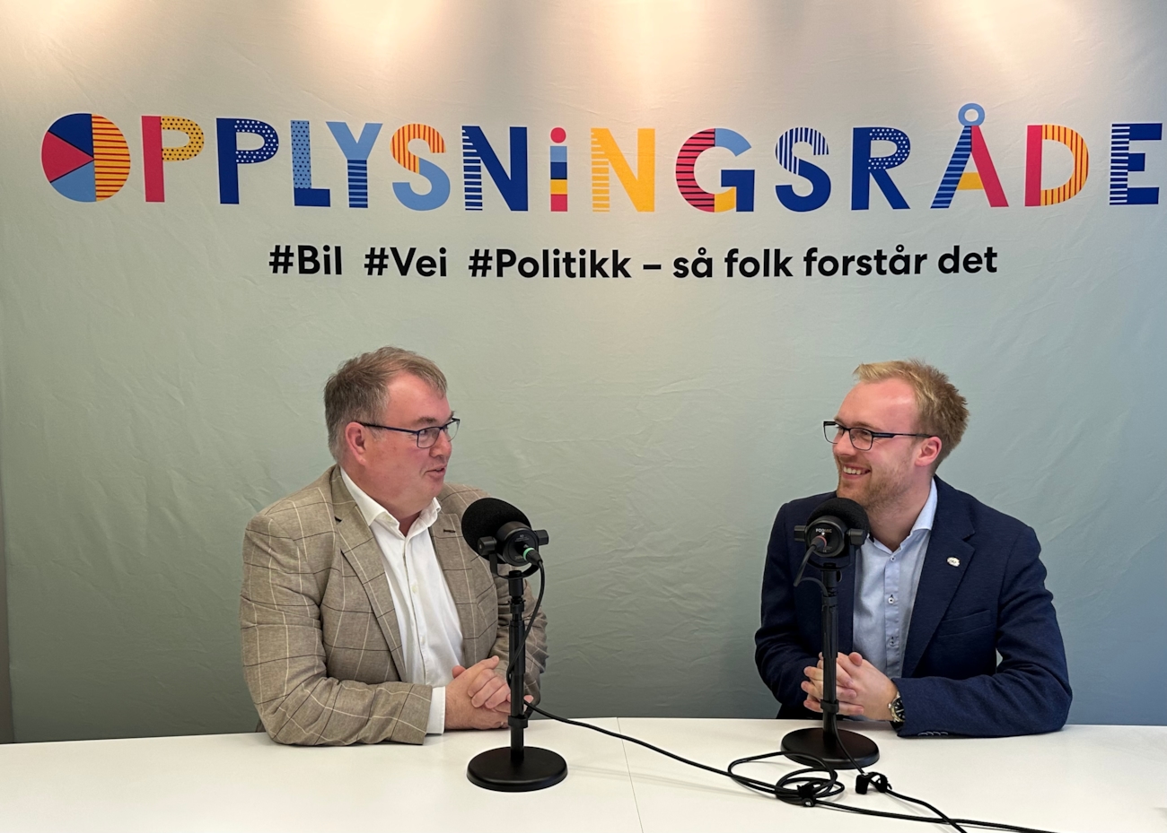 Kjartan Berland og Jørgen Bogen i studio til Opplysningsrådet for veitrafikken