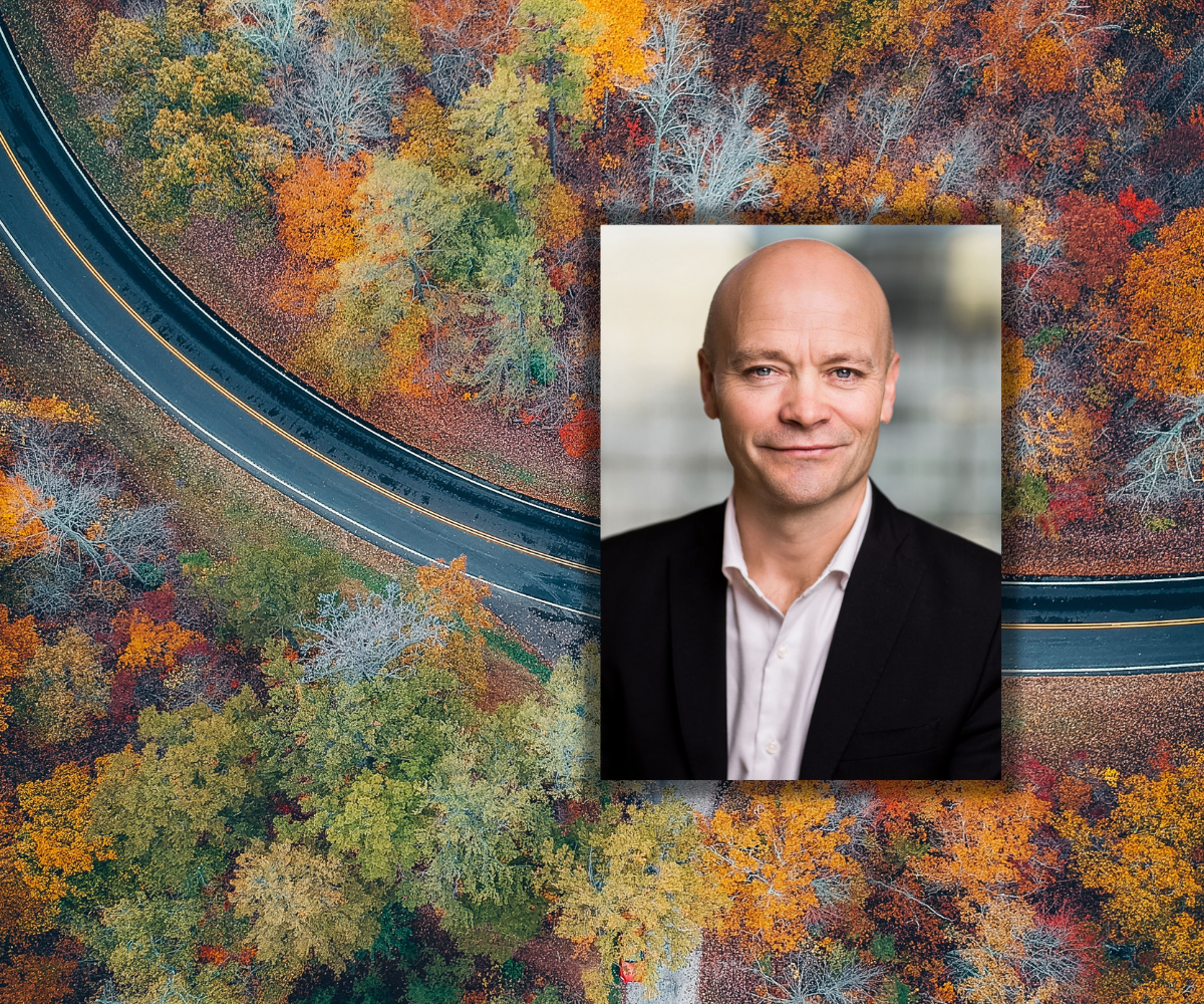 Foto av Moment Studio: Portrettfoto Einar Gotaas med skog i bakgrunn